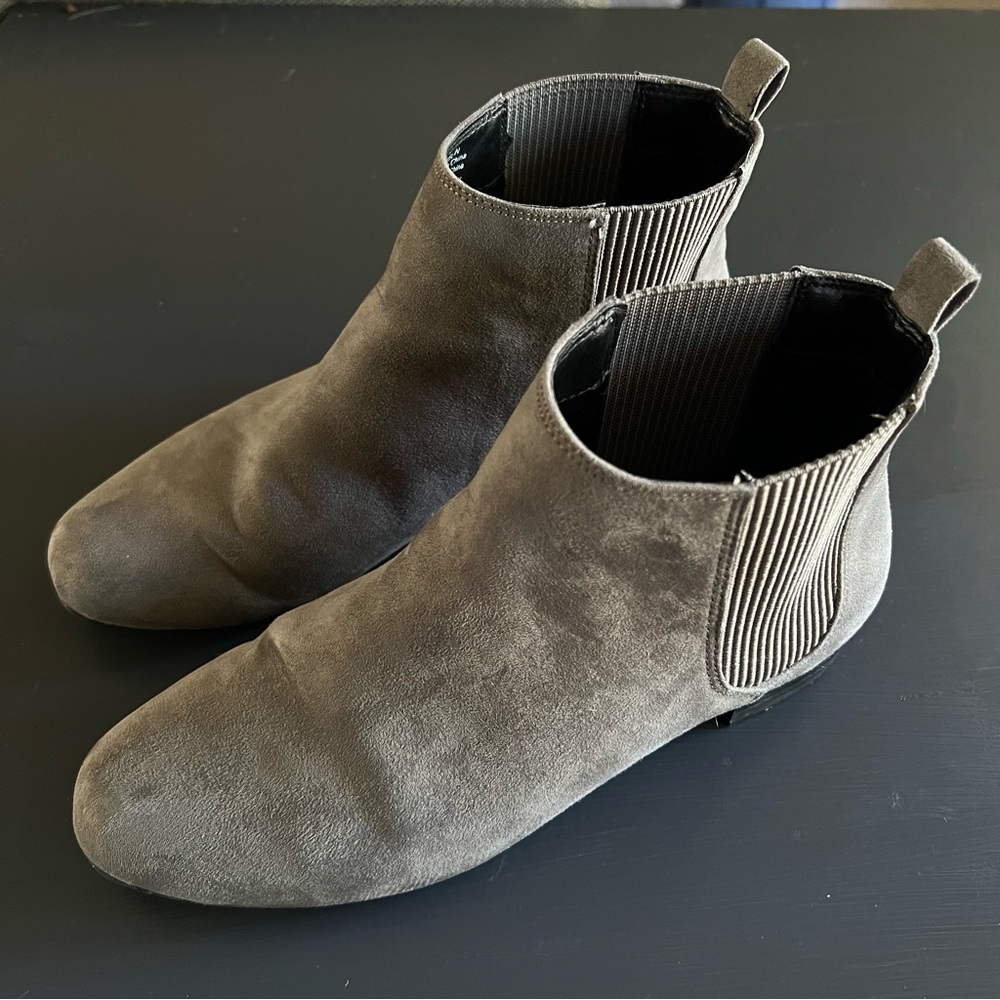 Kelly & Katy Kelin Chelsea Boots Size 6